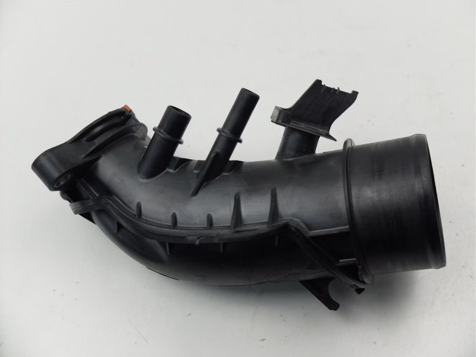 Renault Captur / Clio / Megane / Austral / Express Combi / Taliant / Koleos / Kadjar / Talisman / Dacia Duster (1.3 Tce H5H) Hava Filtre Borusu Ucu - 165767385R