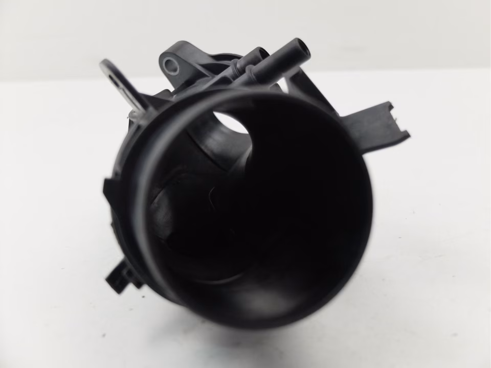 Renault Captur / Clio / Megane / Austral / Express Combi / Taliant / Koleos / Kadjar / Talisman / Dacia Duster (1.3 Tce H5H) Hava Filtre Borusu Ucu - 165767385R