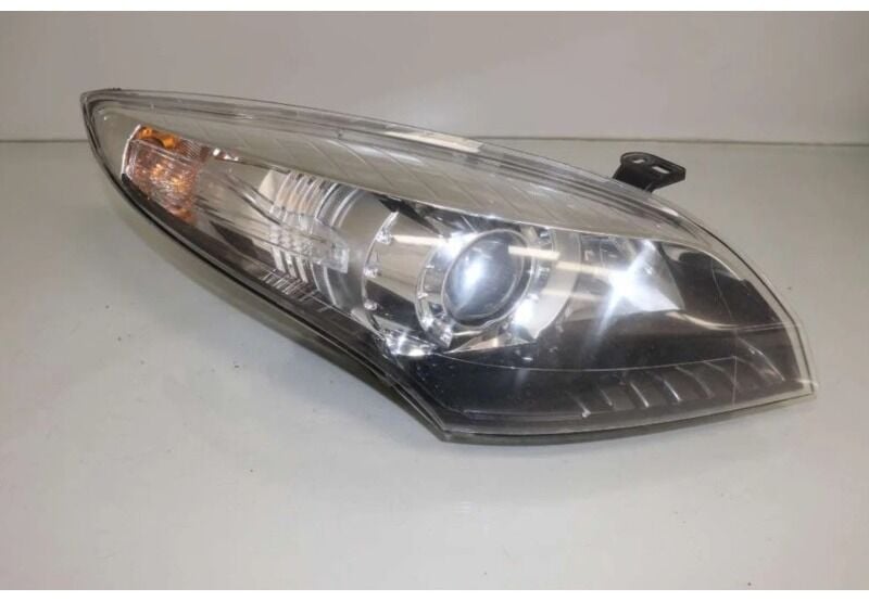 Renault Megane 3 - III (2008-2012) Ön Sağ Far Lambası (Xenon) - 260105672R