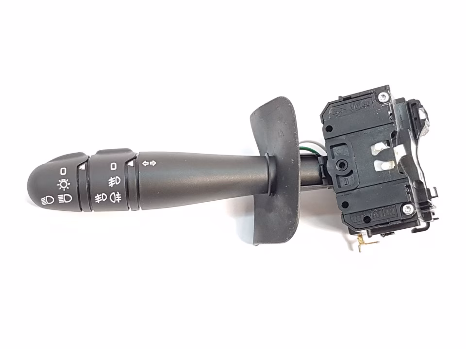 Renault Clio 2 - II / Symbol (1998 - 2005) Hatchback Far Sinyal Kolu Sisli 15 Pinli - 7701066570 - 7701064225 - 7701064226