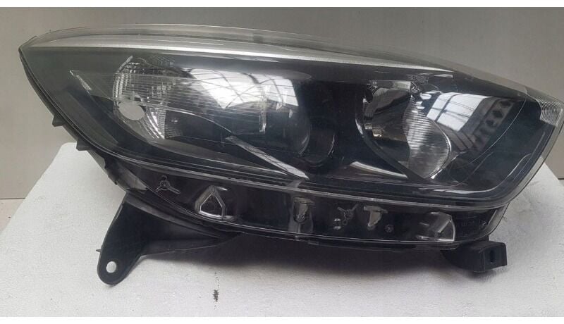 Renault Captur 2 - II Ön Sağ Far Lambası İçi Siyah Elektrikli - 260105066R - 260100758R