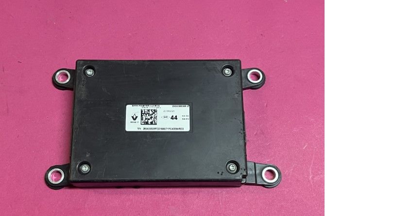 Renault Clio 5 - V Akü Kontrol Ünitesi - 293A08509R