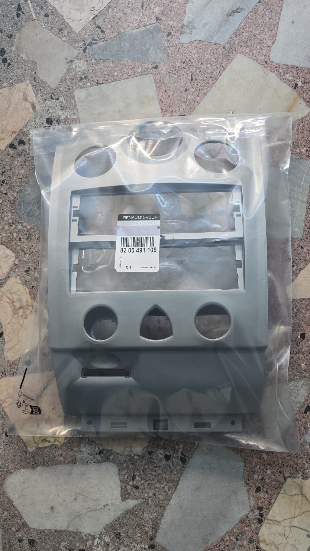 Renault Megane 2 - II (Gri) Torpido Teyip Klima Çerçevesi - 8200491109